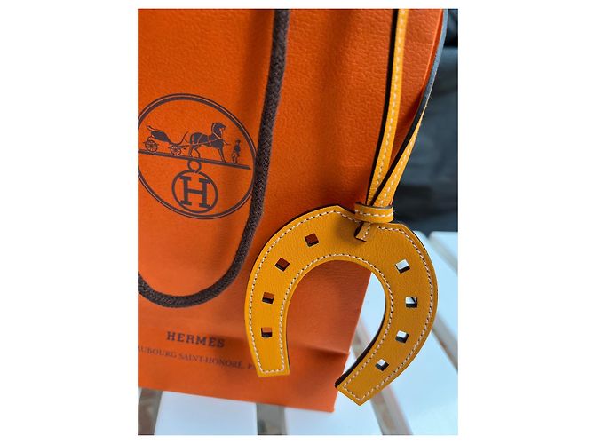Charm per borsa Hermès Paddock Arancione in pelle - vista 4
