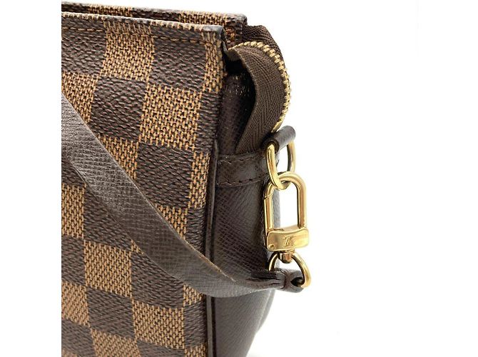 Pochette de mano Louis Vuitton Truth Makeup Castaño Damier ebene - vista 3