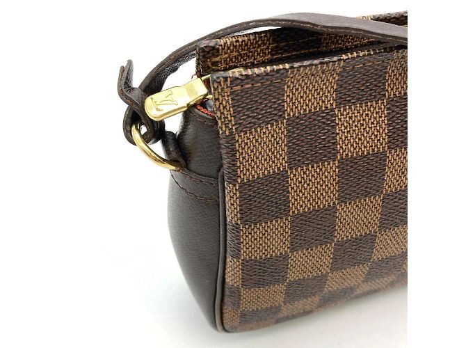 Pochette de mano Louis Vuitton Truth Makeup Castaño Damier ebene - vista 4