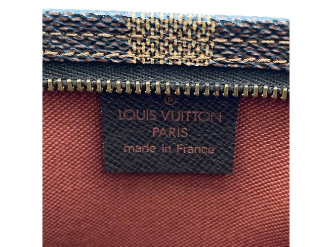 Pochette de mano Louis Vuitton Truth Makeup Castaño Damier ebene - vista 8