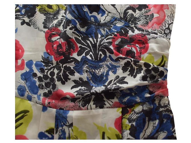 Autre Marque Kurzarmkleid mit V-Ausschnitt und Blumenmuster mehrfarbig Mehrfarben - Ansicht 4