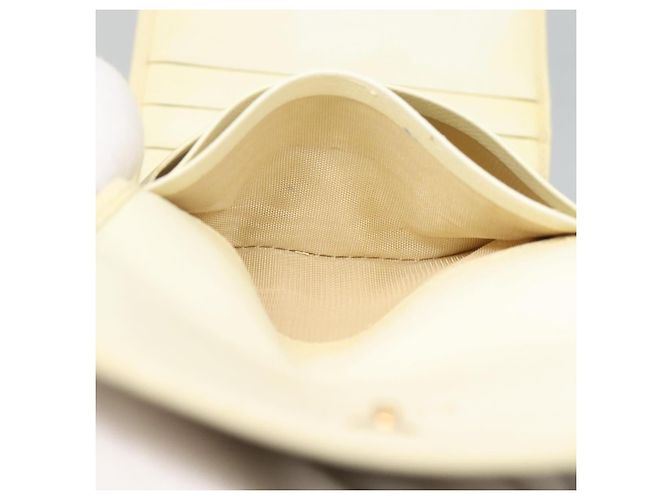 Chanel Billetera Bifold de Cuero Blanco Oro CC Auth bs27934 Dorado - vista 14