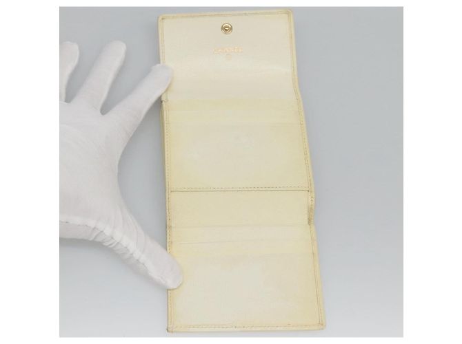 Chanel Billetera Bifold de Cuero Blanco Oro CC Auth bs27934 Dorado - vista 17