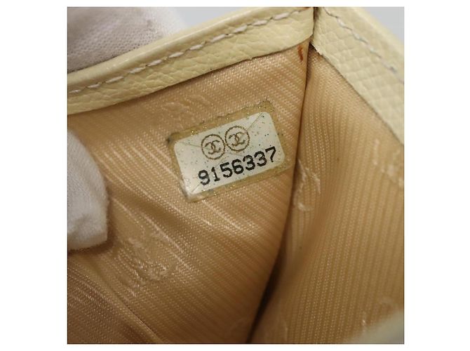 Chanel Billetera Bifold de Cuero Blanco Oro CC Auth bs27934 Dorado - vista 22