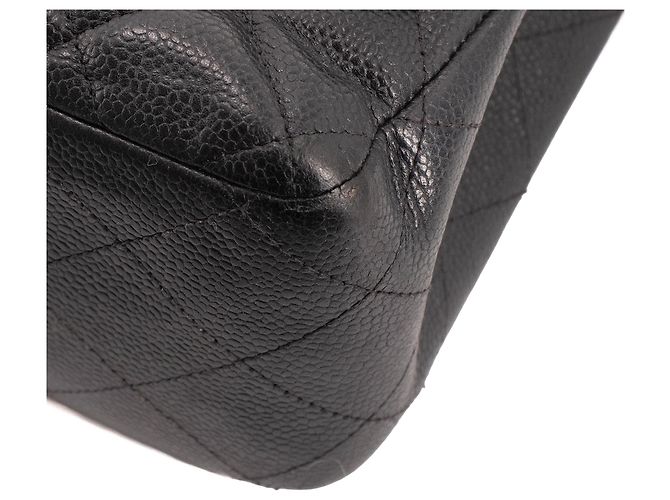 CHANEL - Sac à main Classique/Timeless Jumbo Chanel en cuir caviar noir - vue 7