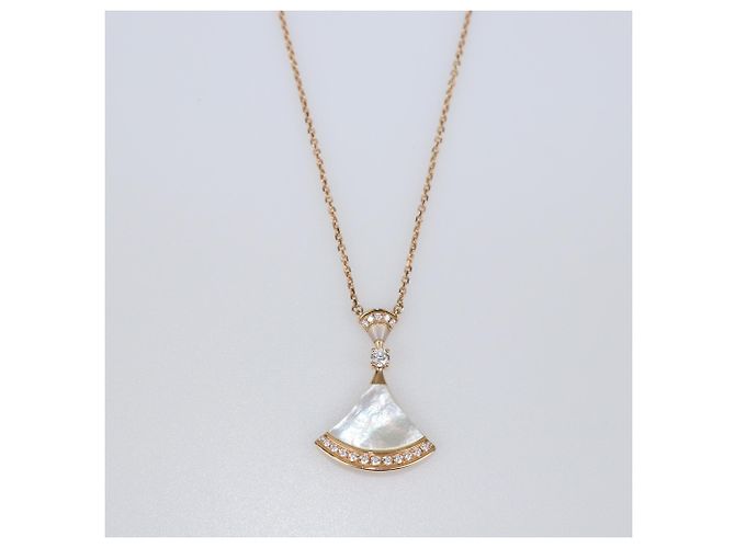 Bulgari Collana Divas' Dream in oro rosa 18K, madreperla e diamanti Bvlgari D'oro - vista 2
