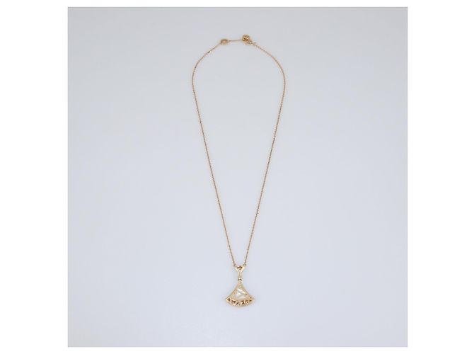 Bulgari Collana Divas' Dream in oro rosa 18K, madreperla e diamanti Bvlgari D'oro - vista 4