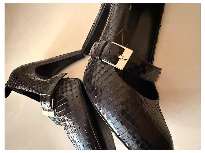 Décolleté Louis Vuitton in pelle nera 37 EU Nero - vista 12