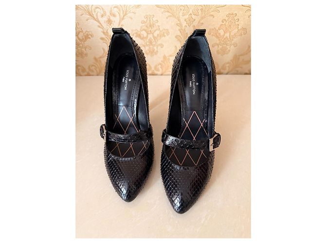 Décolleté Louis Vuitton in pelle nera 37 EU Nero - vista 13