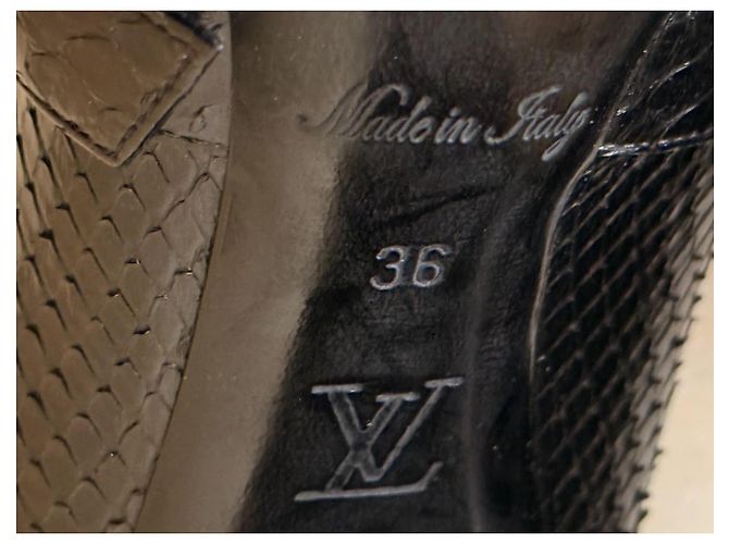 Décolleté Louis Vuitton in pelle nera 37 EU Nero - vista 16
