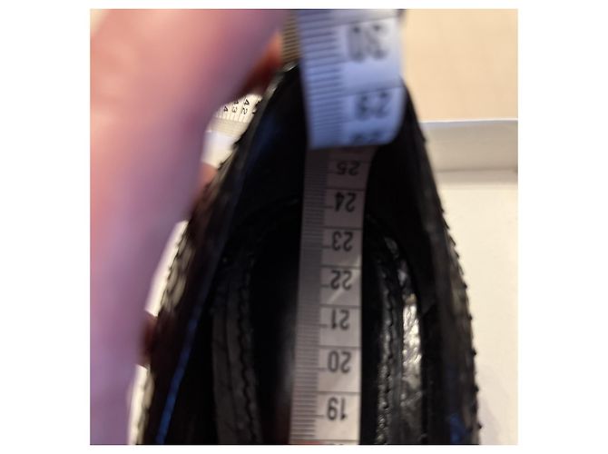 Décolleté Louis Vuitton in pelle nera 37 EU Nero - vista 17