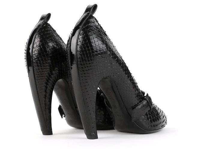 Décolleté Louis Vuitton in pelle nera 37 EU Nero - vista 4