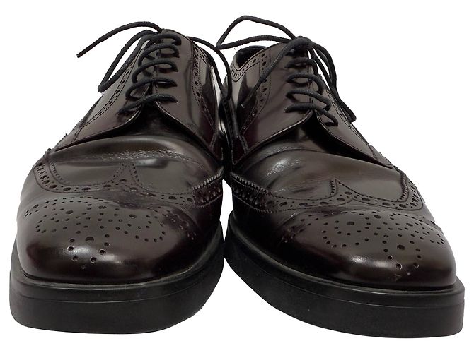 Prada Schnür-Brogue-Schuhe aus burgunderfarbenem Leder - Ansicht 2