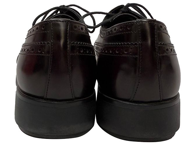 Prada Schnür-Brogue-Schuhe aus burgunderfarbenem Leder - Ansicht 4