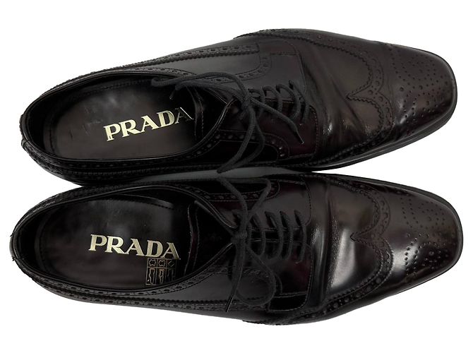 Prada Schnür-Brogue-Schuhe aus burgunderfarbenem Leder - Ansicht 7