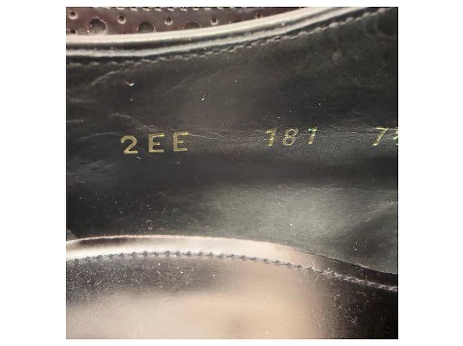 Prada Schnür-Brogue-Schuhe aus burgunderfarbenem Leder - Ansicht 8