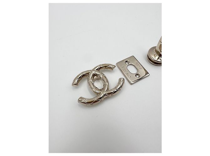 CHANEL original CC turnlock closure Golden - view 5