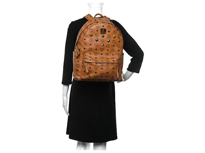 MCM Visetos Medium Sprinkle Stud Stark Backpack Cognac Coñac - vista 3