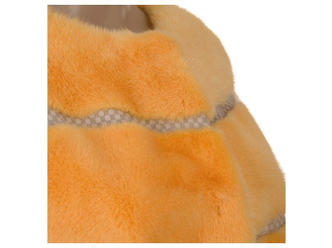 Autre Marque UNTERSCHRIEBENes Orangees Pelzkleid - 102249 - Ansicht 4