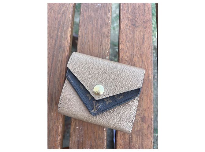 Portafoglio Compatto Double V Monogramma Louis Vuitton Marrone - vista 2