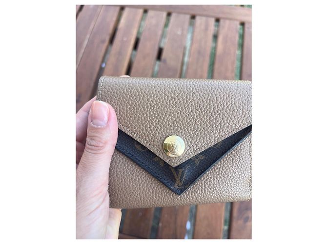 Portafoglio Compatto Double V Monogramma Louis Vuitton Marrone - vista 3
