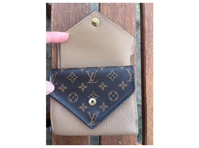 Portafoglio Compatto Double V Monogramma Louis Vuitton Marrone - vista 4