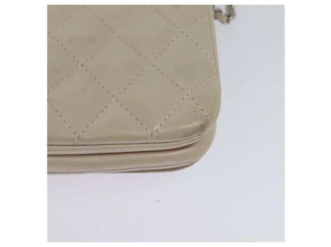 CHANEL Bolsa de Ombro Matelassé com Corrente em Couro de Cordeiro Bege CC Auth 131632 - vista 18