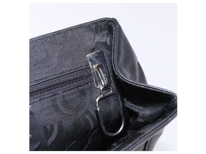 Borsa a Spalla Gancini in Pelle Nera e Argento di Salvatore Ferragamo Auth gh280 Nero - vista 11