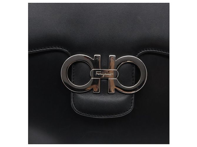 Borsa a Spalla Gancini in Pelle Nera e Argento di Salvatore Ferragamo Auth gh280 Nero - vista 18