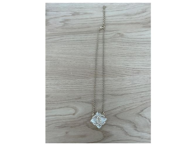 Collana choker Chanel CC in metallo dorato D'oro - vista 2