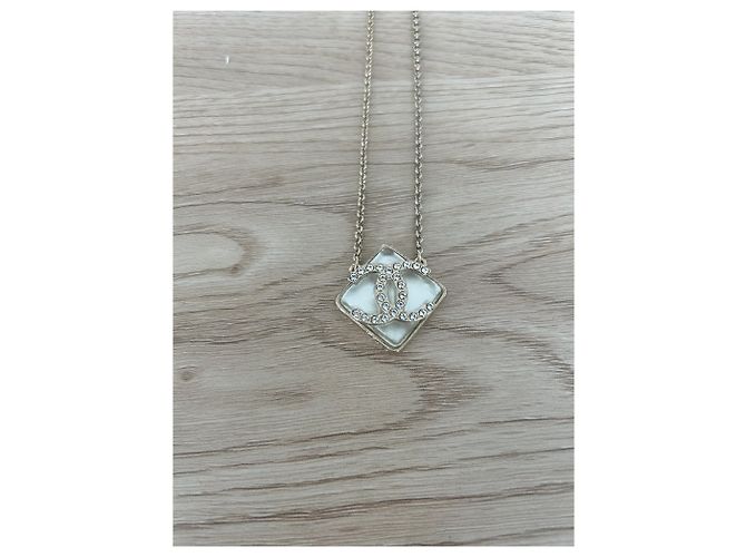 Collana choker Chanel CC in metallo dorato D'oro - vista 3