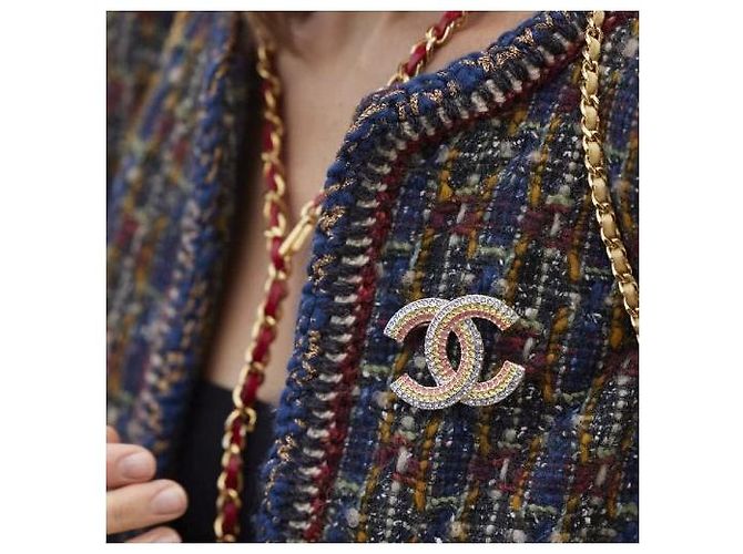 Spilla Chanel Doppio CC Oro Cristalli e Perle D'oro - vista 3