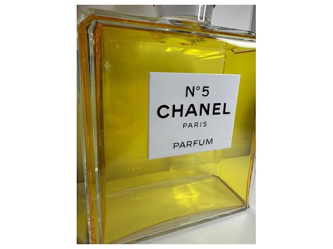 Botella de Perfume Falsa Gigante Chanel N*5 Amarillo - vista 2