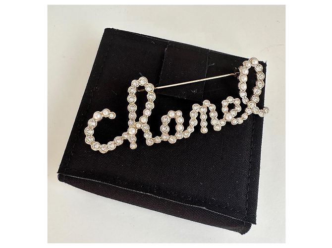Coco Crush Chanel Broche CC Dorado - vista 2