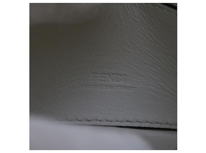 Fendi Bolsa de ombro em lona Zucca Nano Baguette em couro branco Auth 47061V - vista 17