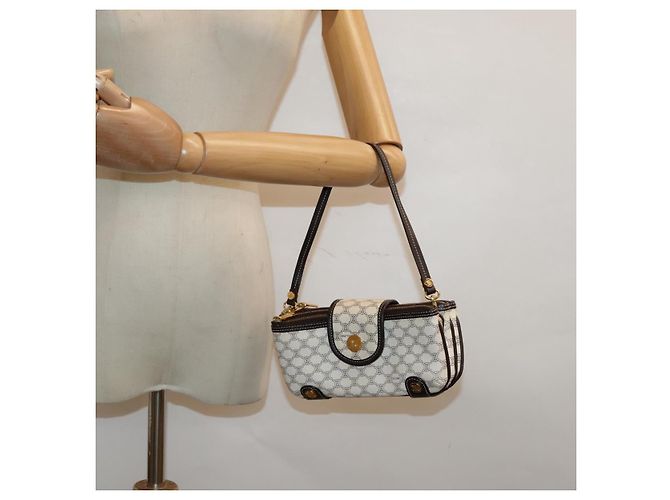Céline Bolso de Accesorios de Lona Macadam CELINE PVC Cuero Blanco Oro Auth 93826AV Dorado - vista 30