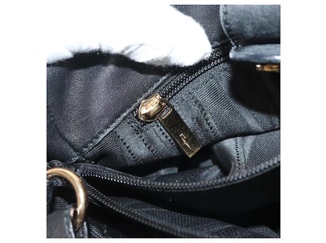 Vala Handtasche aus Leder 2 in 1 Schwarz Gold Auth 131359 von Salvatore Ferragamo Golden - Ansicht 27