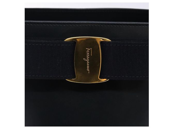 Borsa a mano Vala in pelle blu navy e oro di Salvatore Ferragamo Auth bs27825 D'oro - vista 10