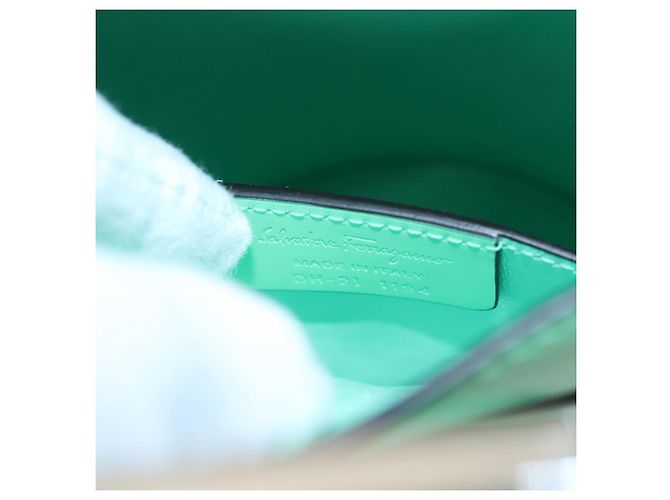 Borsa a Spalla Gancini in Pelle Verde Argento Salvatore Ferragamo Auth 107228AV - vista 11