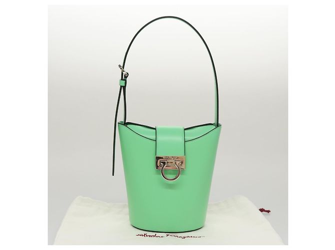 Borsa a Spalla Gancini in Pelle Verde Argento Salvatore Ferragamo Auth 107228AV - vista 12