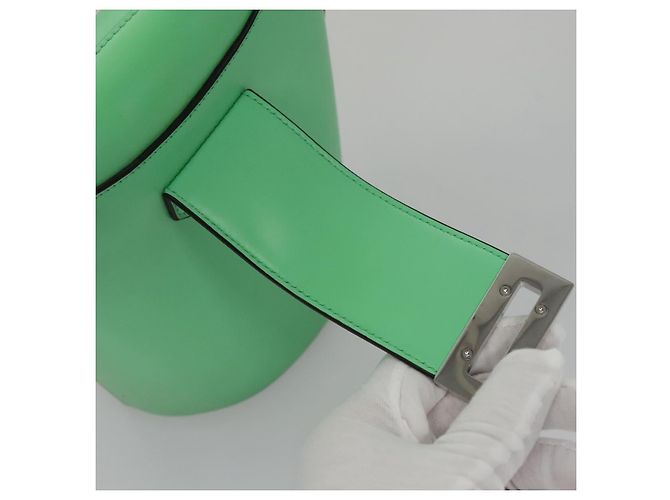 Borsa a Spalla Gancini in Pelle Verde Argento Salvatore Ferragamo Auth 107228AV - vista 15