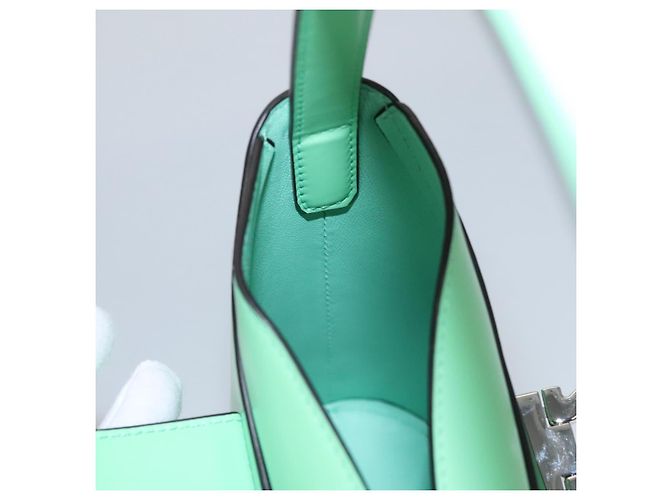Borsa a Spalla Gancini in Pelle Verde Argento Salvatore Ferragamo Auth 107228AV - vista 26