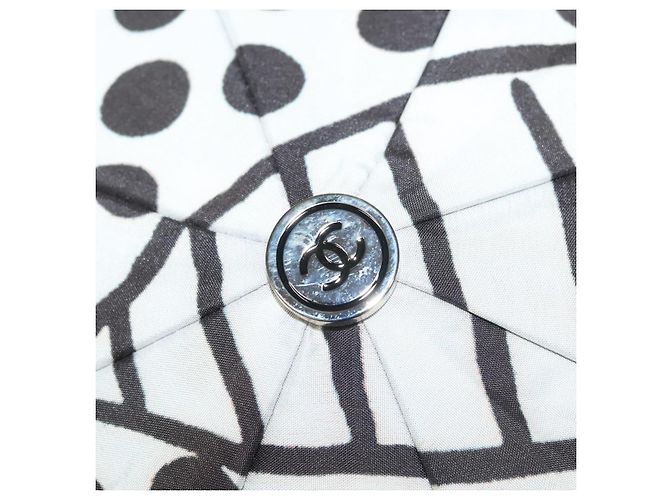 Chanel Ombrello pieghevole in nylon bianco e nero CC Auth BA2522 - vista 5