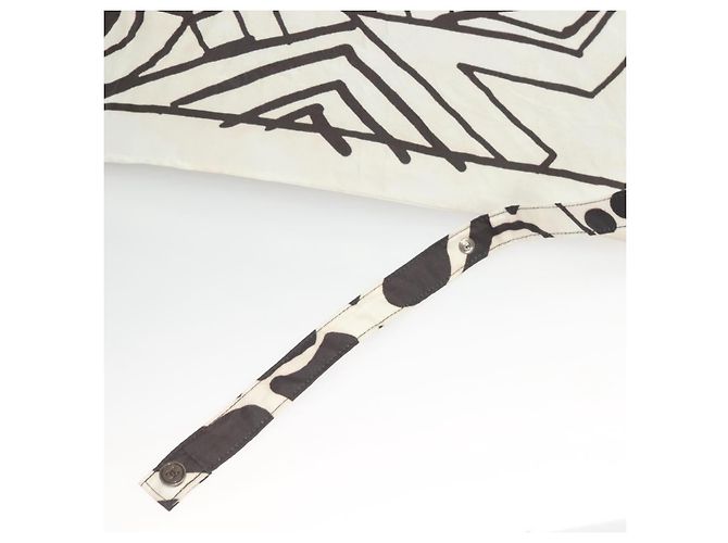 Chanel Ombrello pieghevole in nylon bianco e nero CC Auth BA2522 - vista 6
