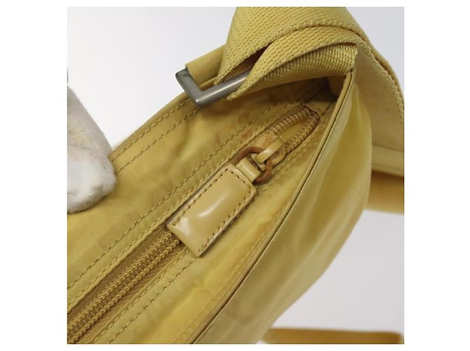 Borsa a Spalla PRADA in Nylon Giallo Auth 127873 - vista 10