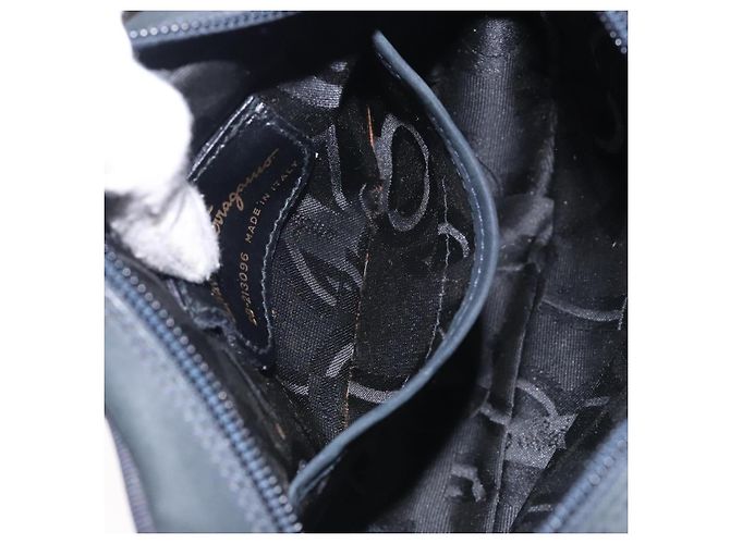 Borsa a Spalla Vala in Camoscio Blu Navy e Oro di Salvatore Ferragamo Auth gh351 - vista 21