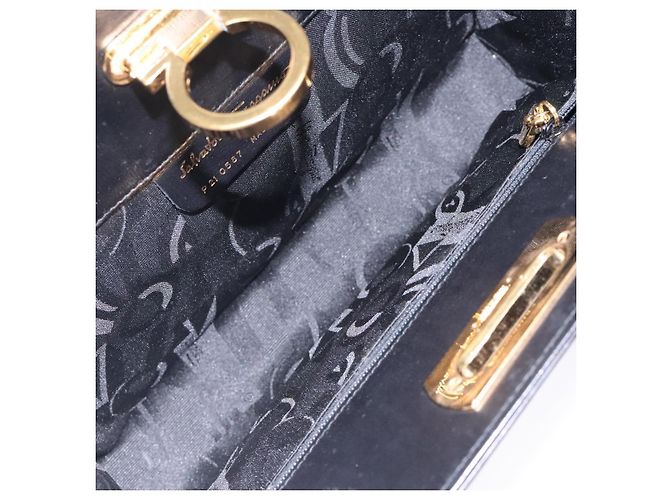 Borsa a Spalla in Pelle Gancini Chain di Salvatore Ferragamo Nero Oro Auth yk18587 - vista 11