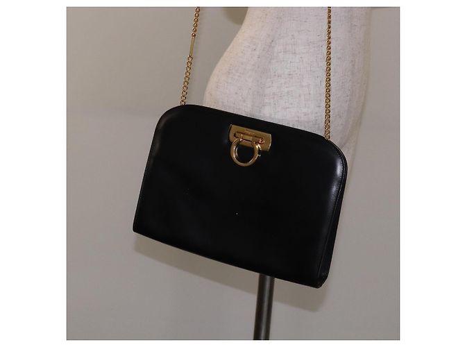 Borsa a Spalla in Pelle Gancini Chain di Salvatore Ferragamo Nero Oro Auth yk18587 - vista 20