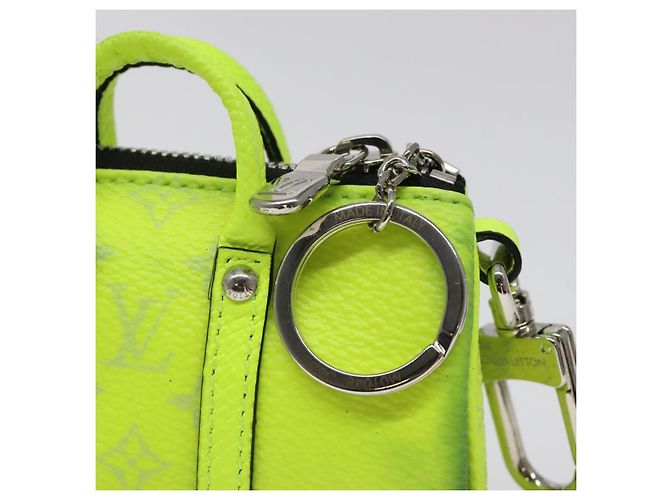 LOUIS VUITTON Taigalama Portachiavi Mini Keepall Charm Giallo M01048 Auth MX390 - vista 15