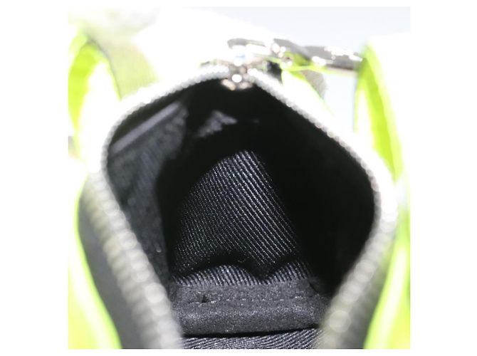LOUIS VUITTON Taigalama Portachiavi Mini Keepall Charm Giallo M01048 Auth MX390 - vista 19